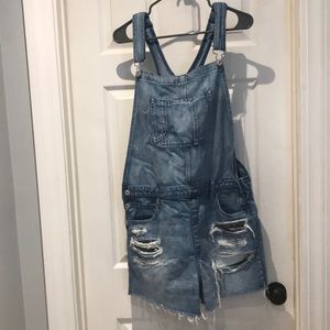 AEO distressed Tomgirl shortall overalls SZ XL